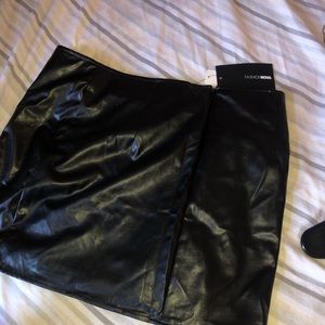 New black fashion nova skirt